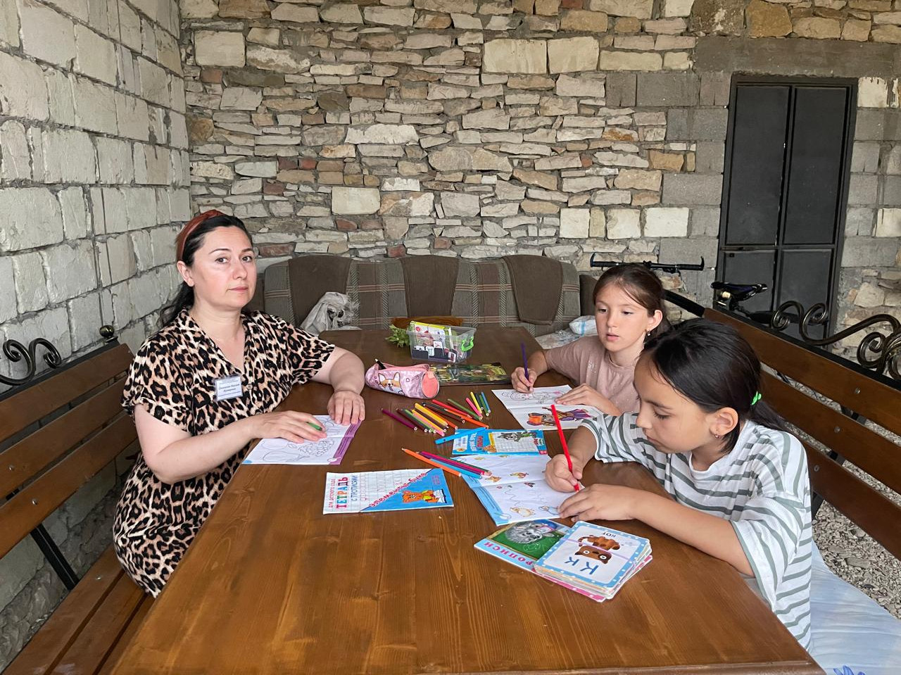 Рабочие будни специалиста отдела семьи Джалиловой Марзият наполнены разнообразными активностями, связанными с формированием позитивных интересов у своих подопечных, помощью в получении образования.